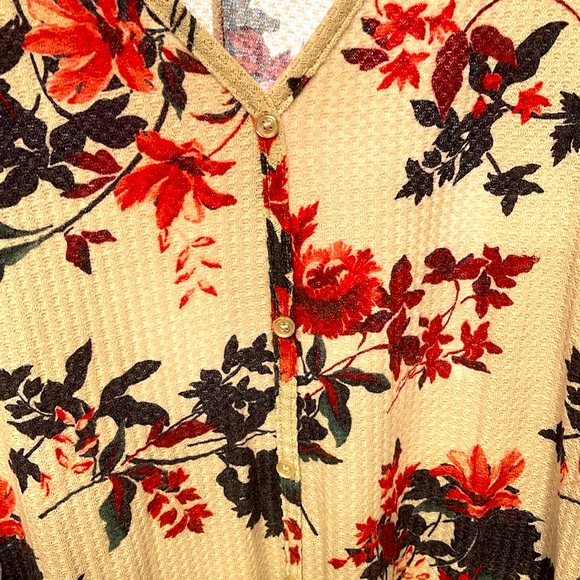 Torrid Size 2. Waffle knit mid sleeve shirt. Never worn! - Picture 3 of 5